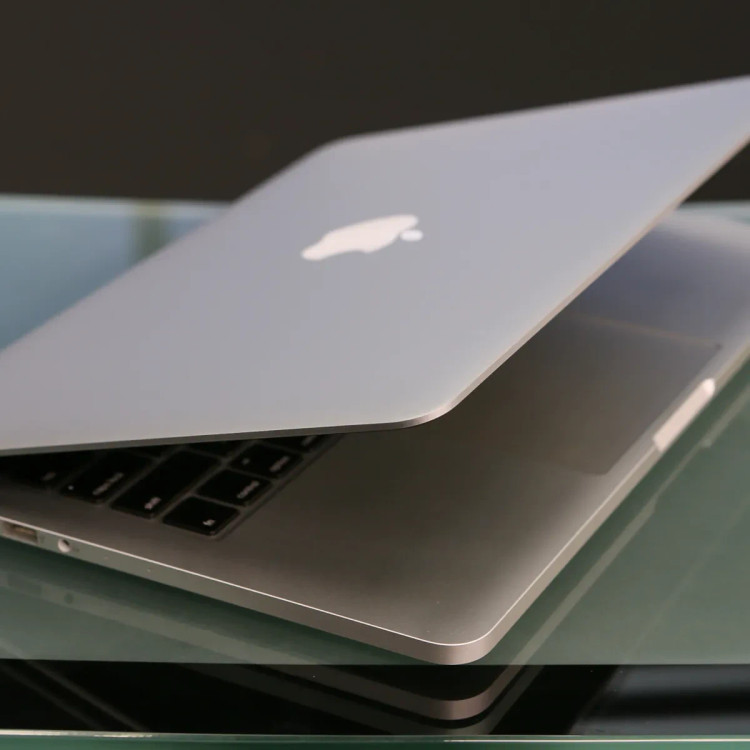 مک بوک پرو ریتینا i7 n3 ram 16 ssd256 استوک شو روم بدون کارکرد با 12 ماه گارانتی macbook pro